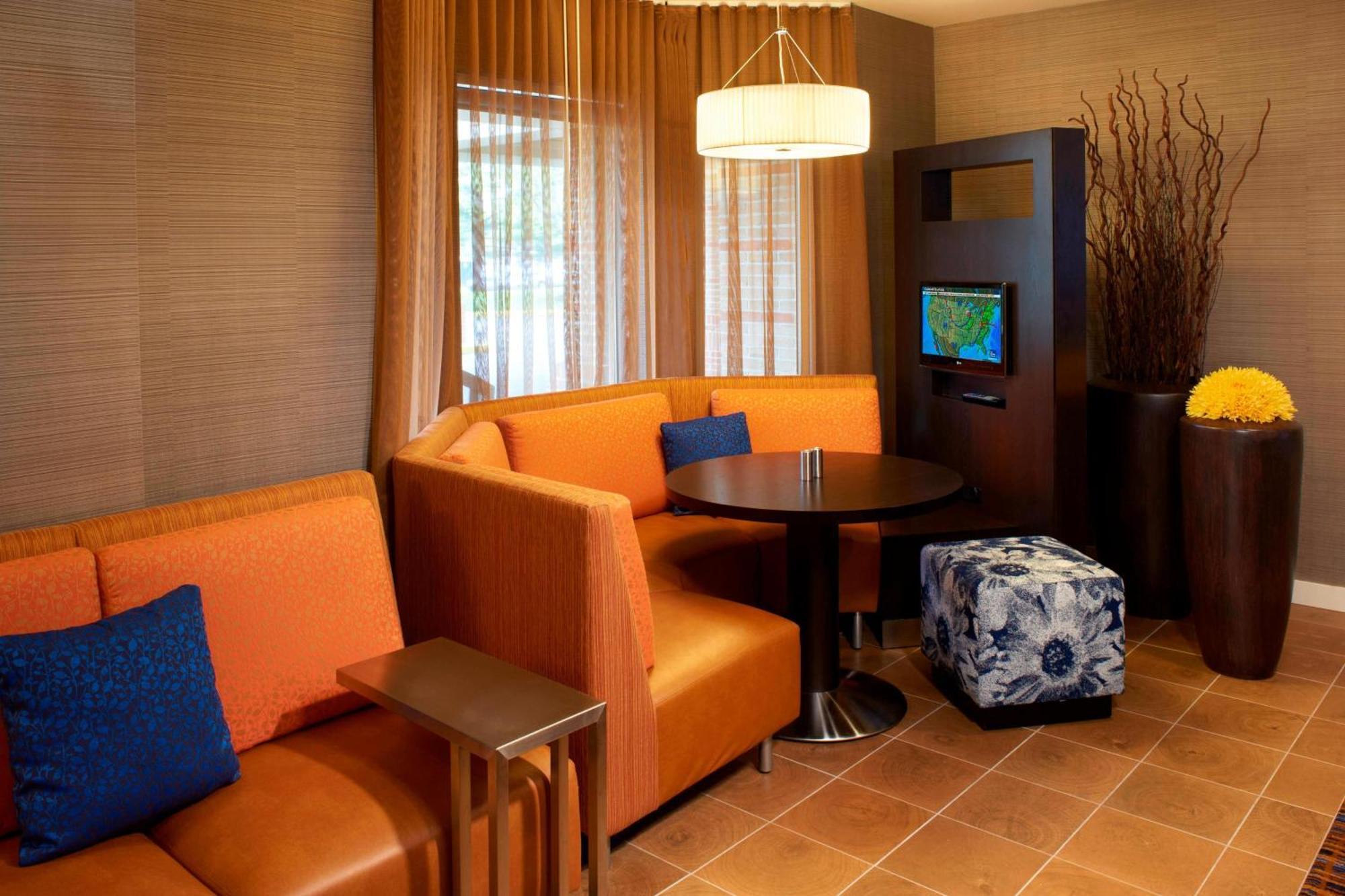 Готель Courtyard Cleveland Airport South Міддлберґ-Гайтс Екстер'єр фото