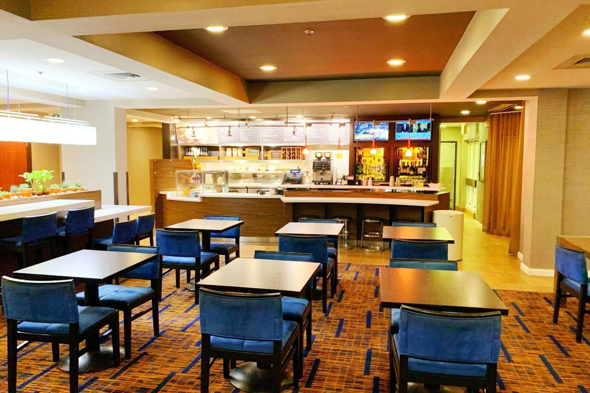 Готель Courtyard Cleveland Airport South Міддлберґ-Гайтс Екстер'єр фото