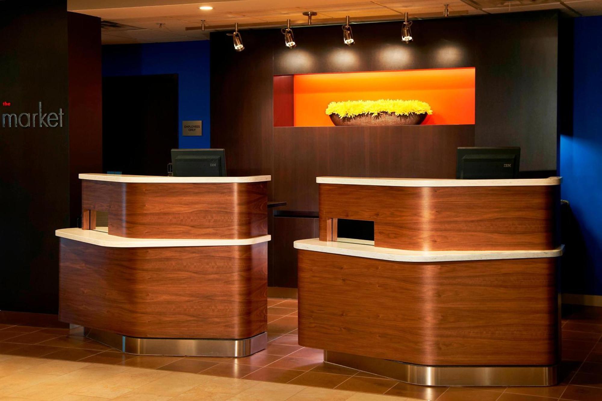 Готель Courtyard Cleveland Airport South Міддлберґ-Гайтс Екстер'єр фото