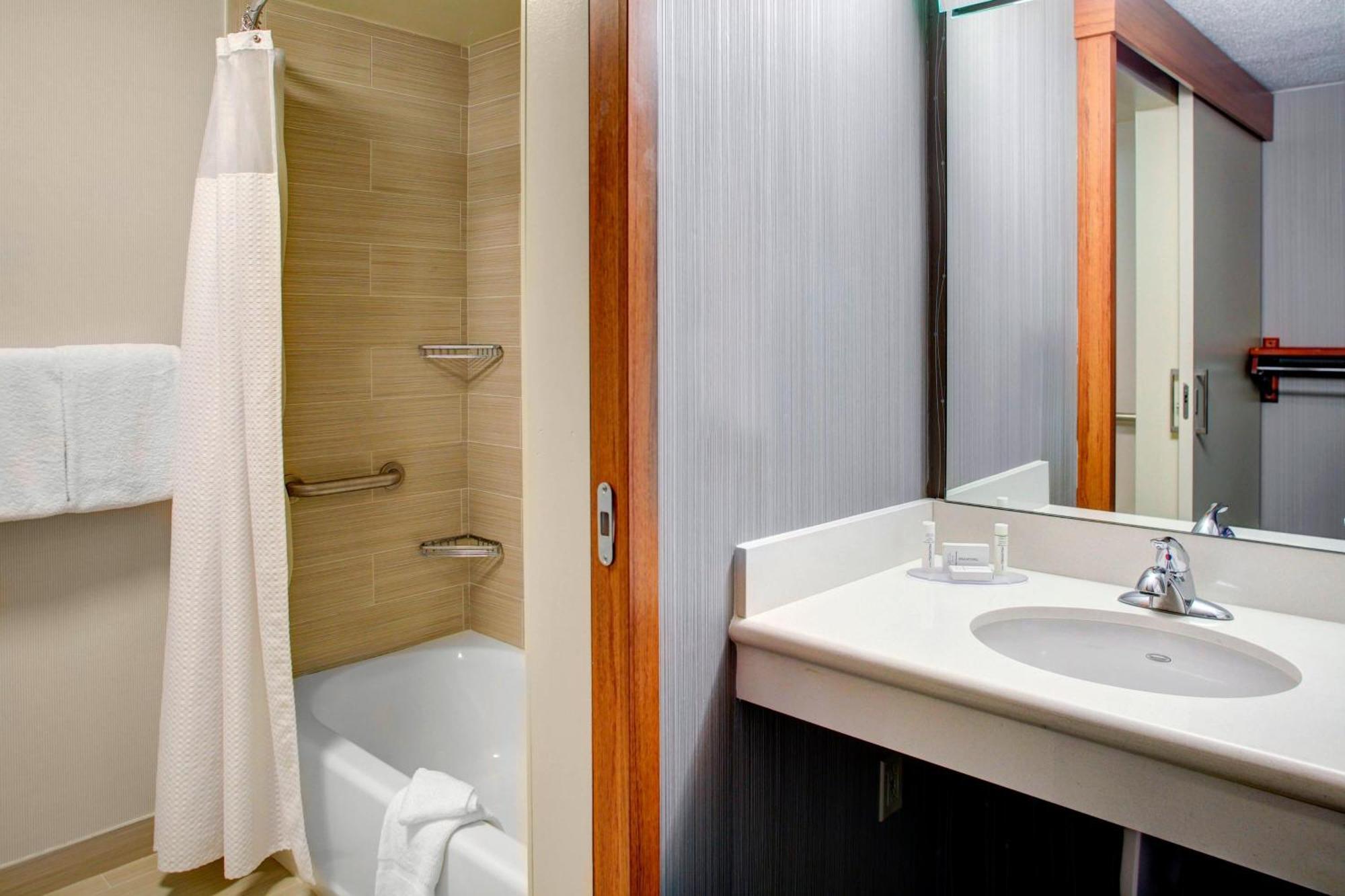 Готель Courtyard Cleveland Airport South Міддлберґ-Гайтс Екстер'єр фото